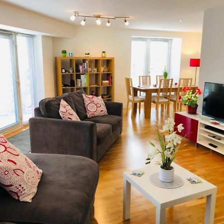 Remarkable 2 Bed Apartment In Единбург Екстериор снимка